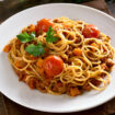 Einen leckeren Teller Spaghetti Bolognese in Uelzen genießen.