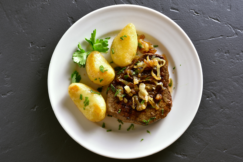 Gutes Steak mit Kartoffeln in Uelzen.